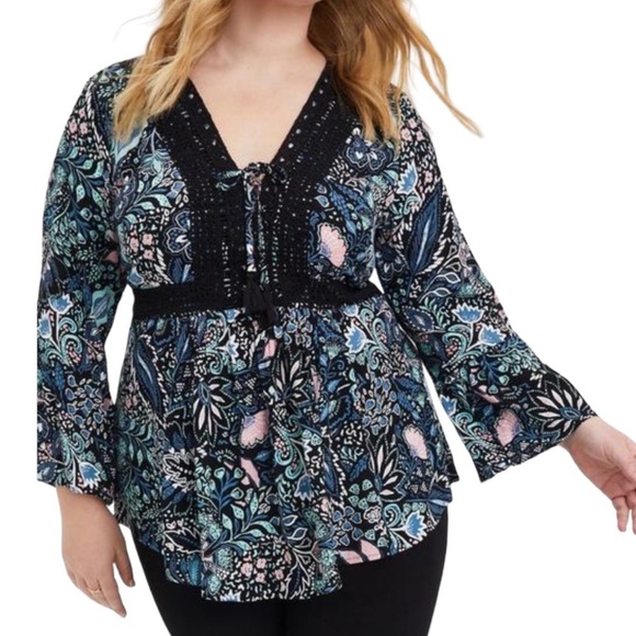 Torrid Babydoll Gauze Crochet Trim Lace-Up Top Boho Bell Sleeve Floral Print 2X - Picture 2 of 9